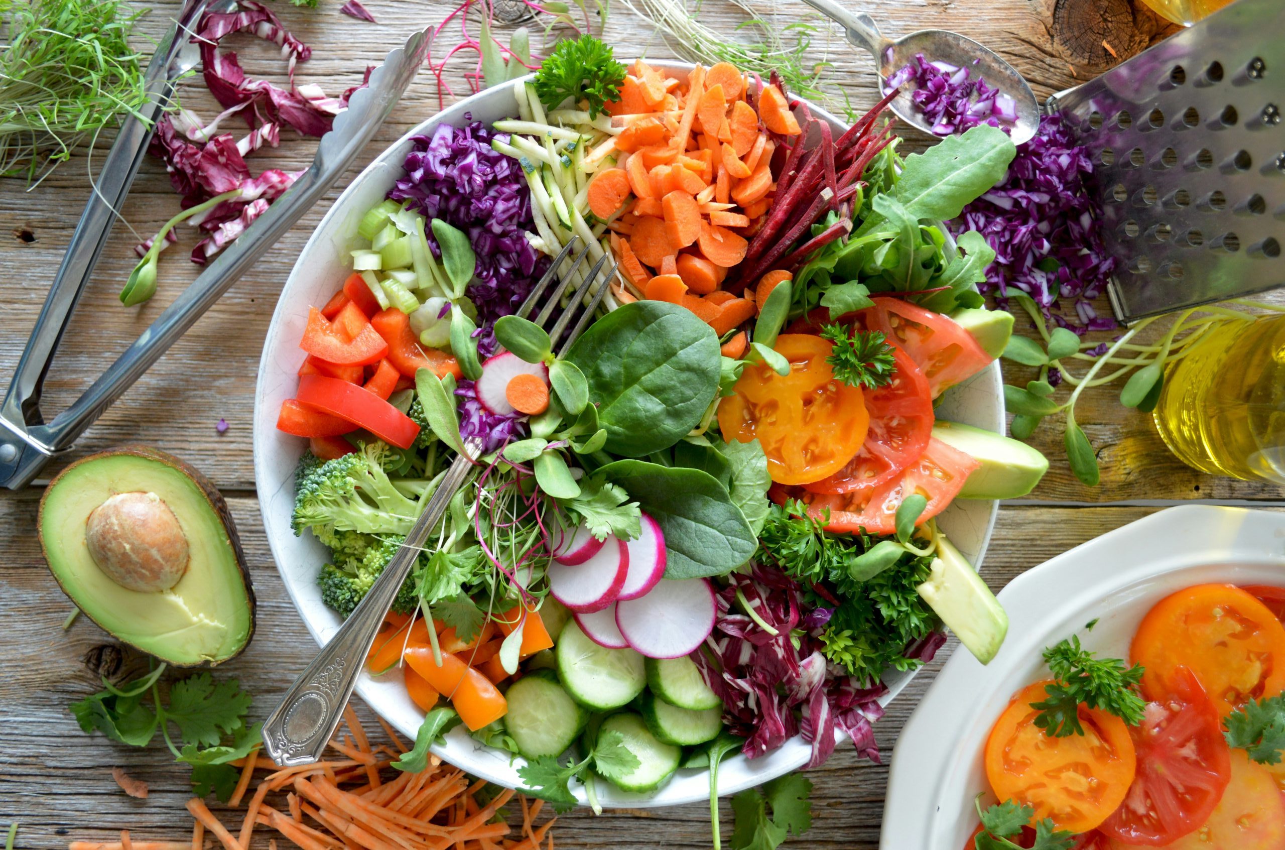 A bowl of vegetable salads