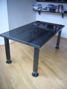 black shiny dinning table